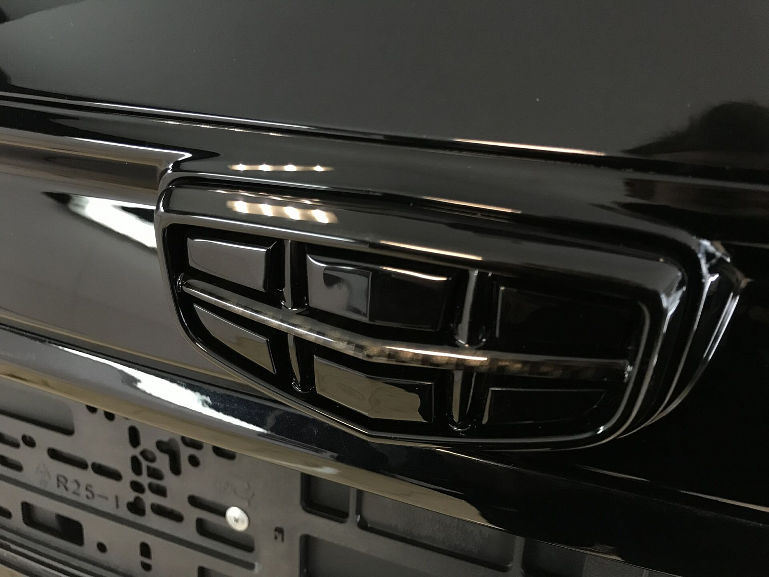 Антихром Geely Manjaro