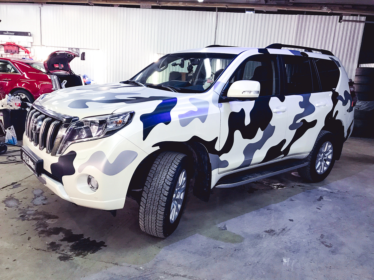 Оклейка пленкой Toyota Land Cruiser