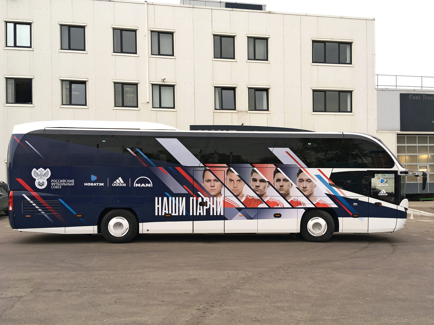 Брендирование автобуса