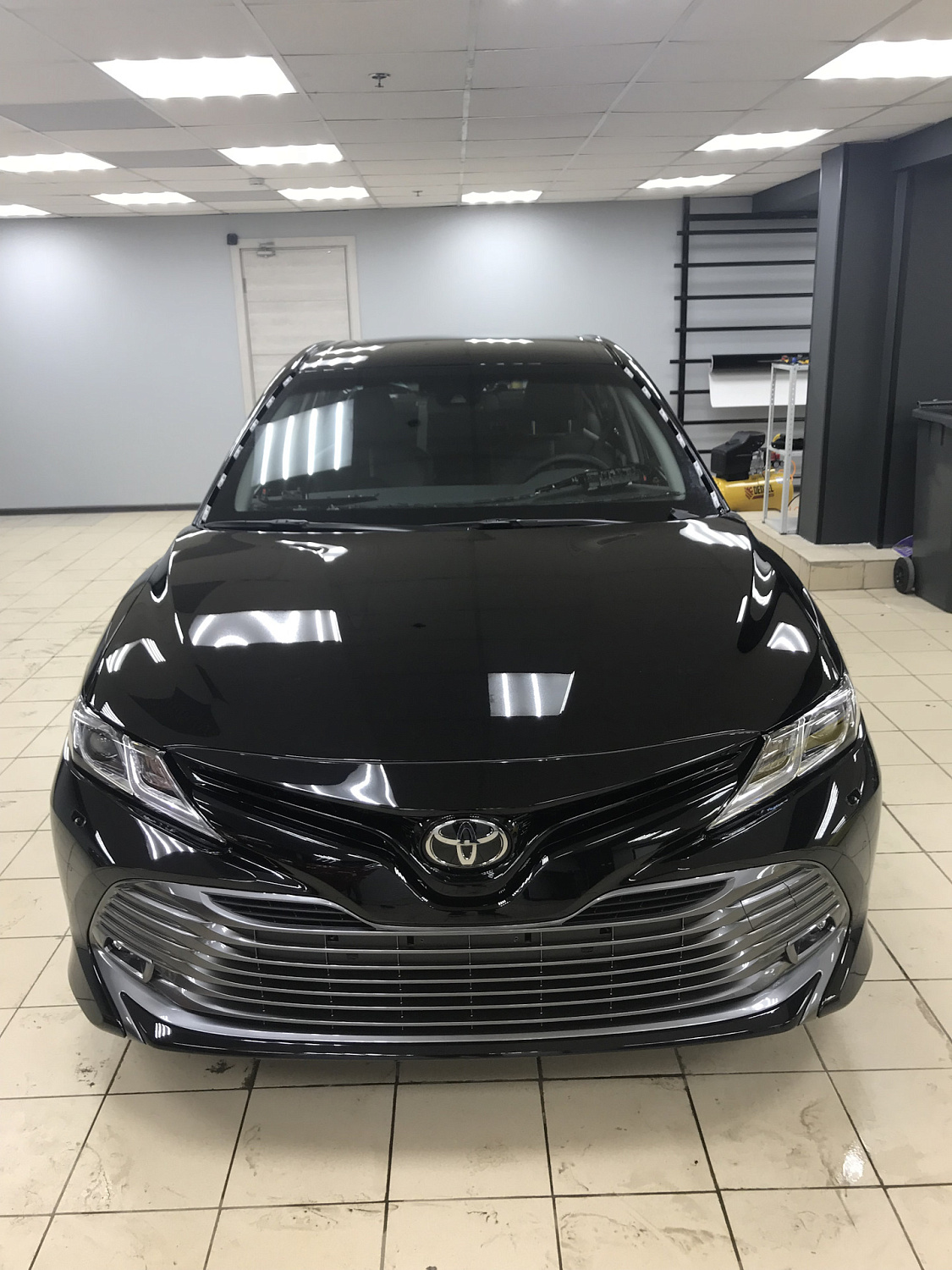Оклейка пленкой Toyota Camry 70