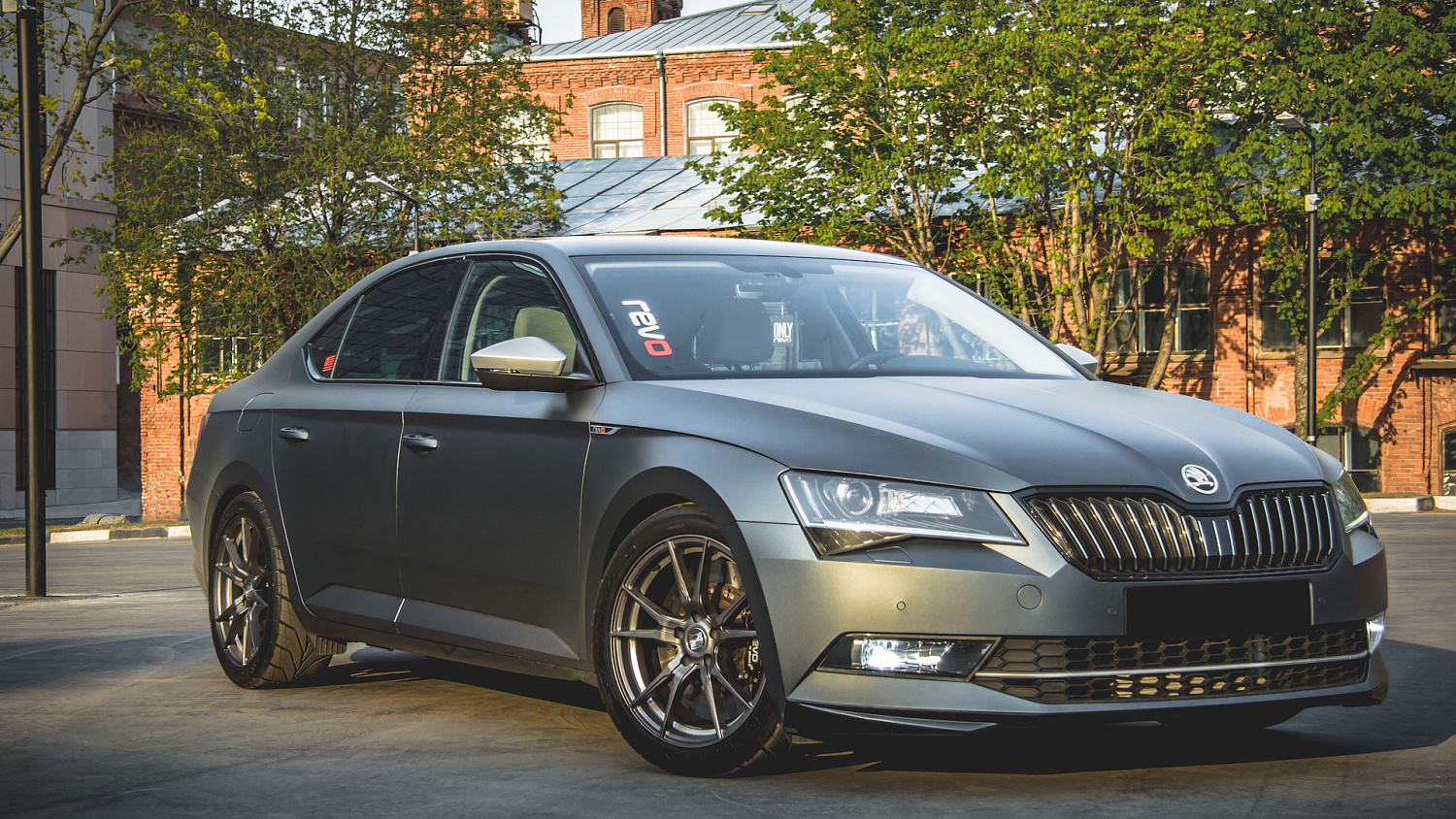 Оклейка Skoda SuperB
