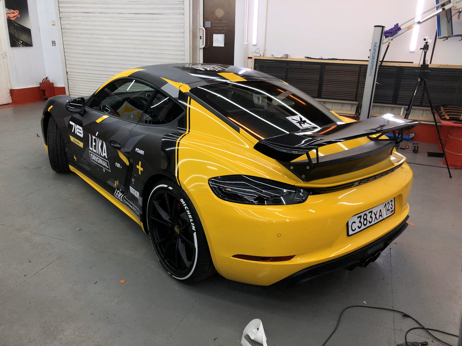 Оклейка Porsche Cayman