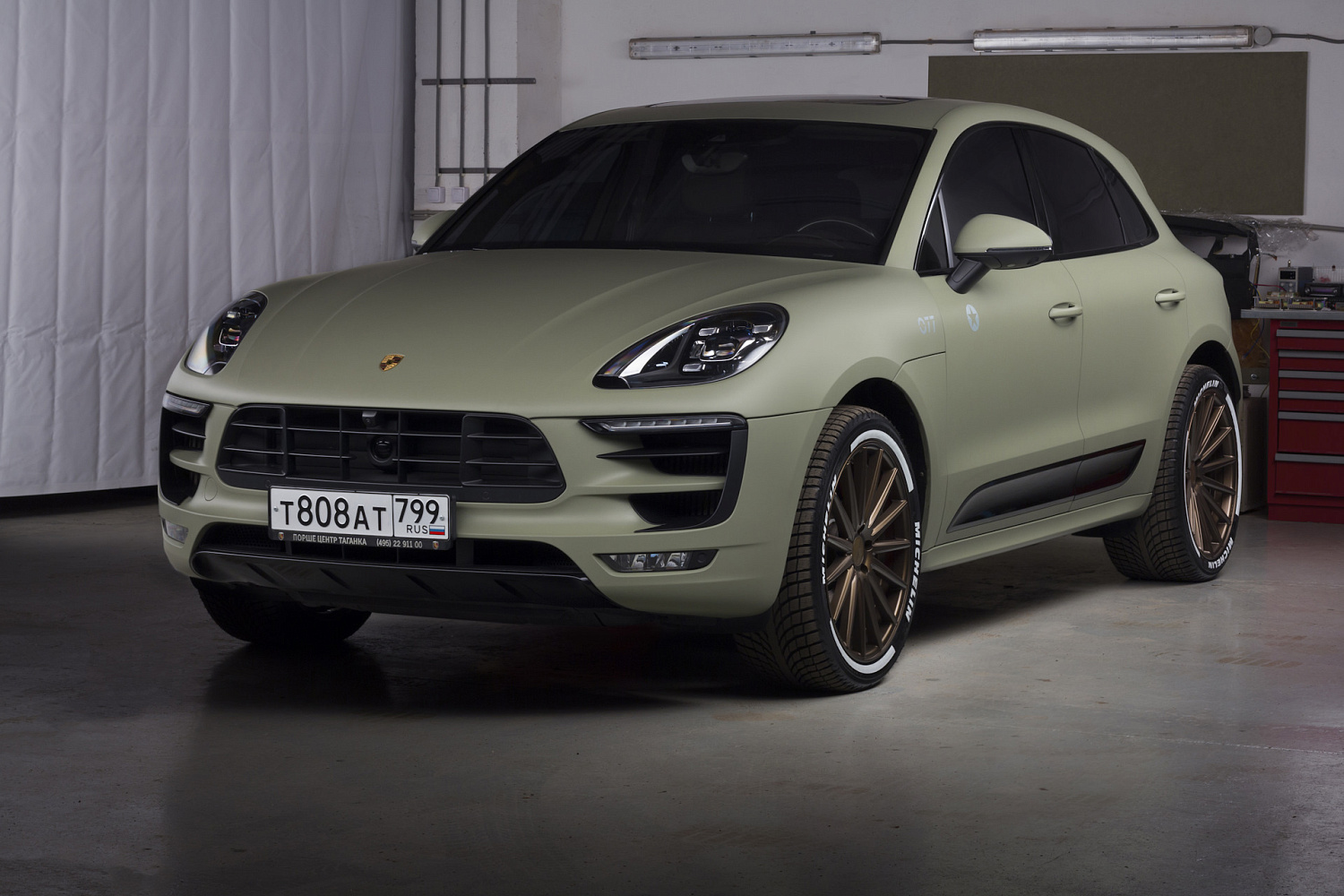 Оклейка Porsche Macan