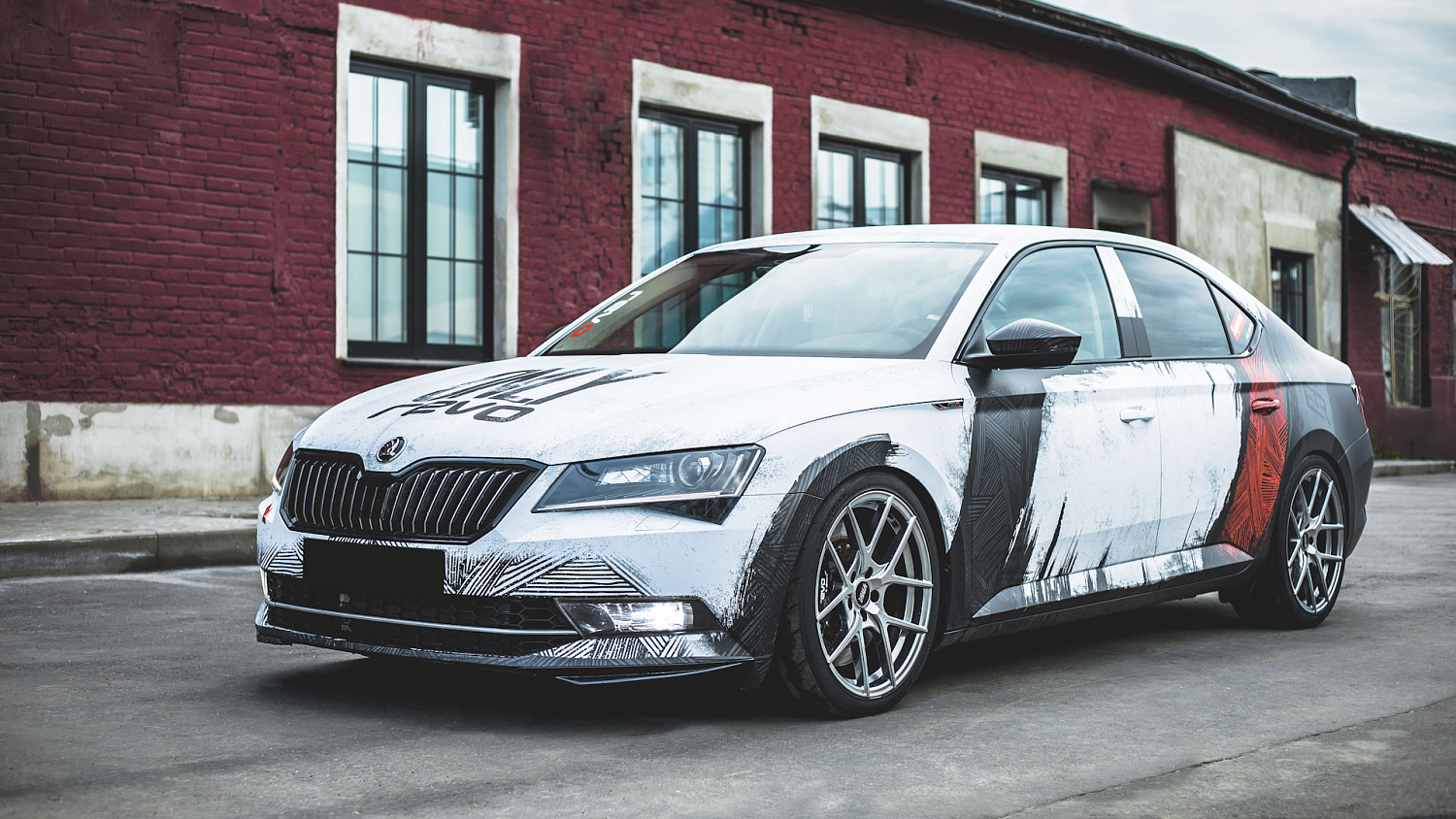 Оклейка Skoda SuperB