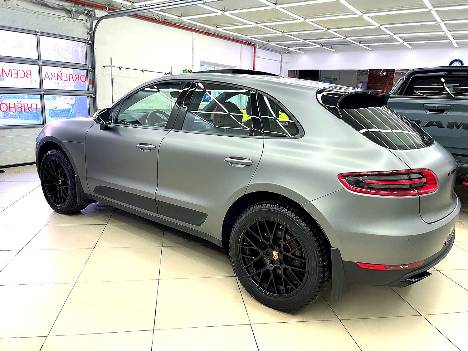 Оклейка Porsche Macan