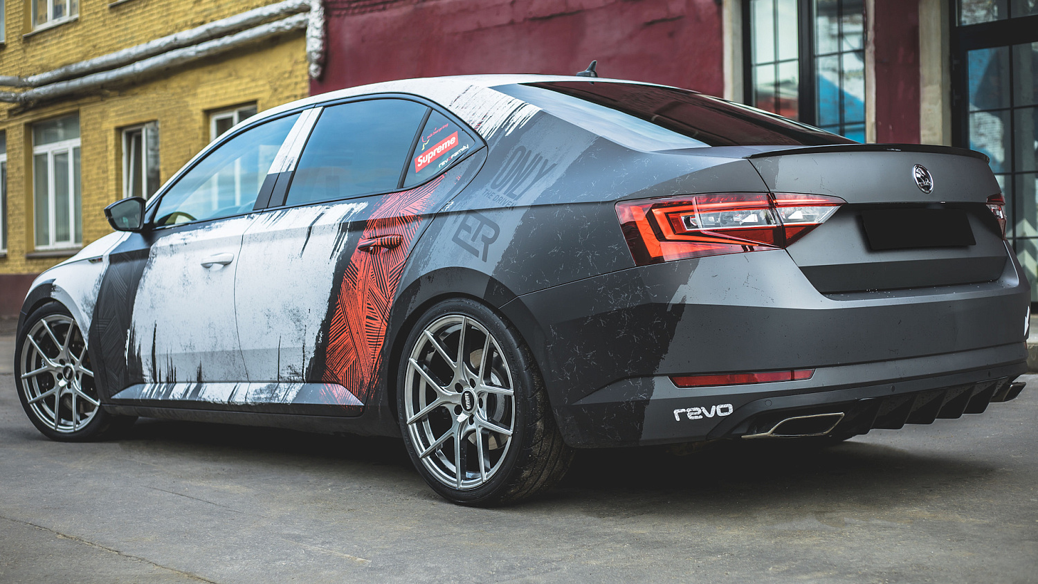 Оклейка Skoda SuperB